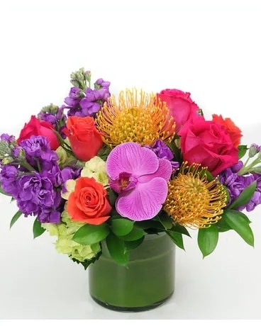 Please visit Bussey’s Florist where you will find fresh and creative Valentine’s Flower Bouquets